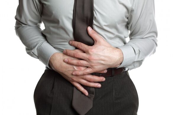 Les maux d'estomac sont un effet secondaire des remèdes populaires pour le rajeunissement